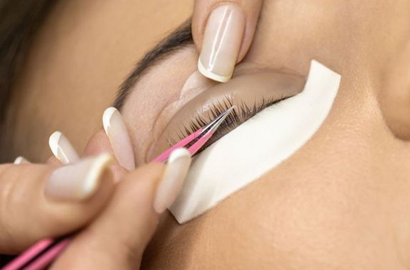 دوره ی آموزشی لیفت و لمینت مژه حرفه ای سالن زیبایی شبنم نظیف